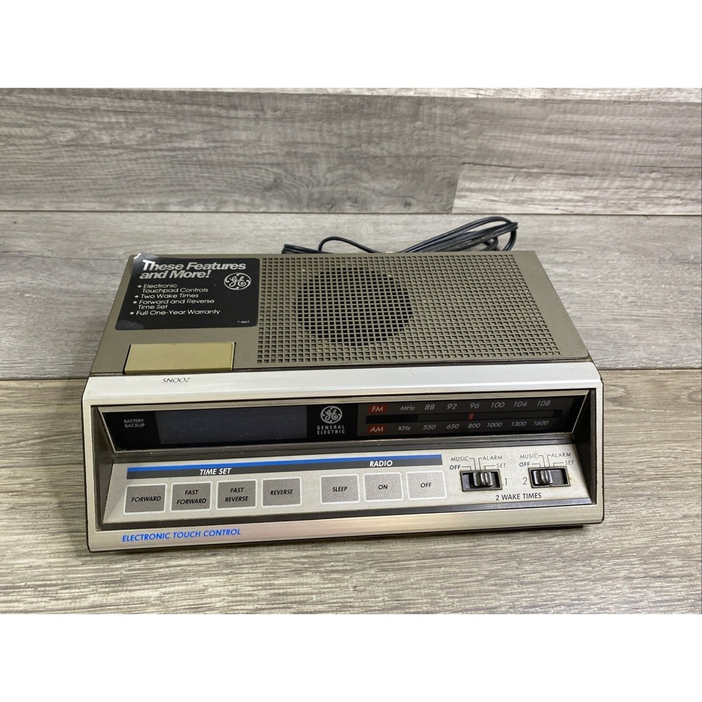 Vintage General Electric 7-4663A AM / FM Electronic Touch Alarm Clock Radio Work